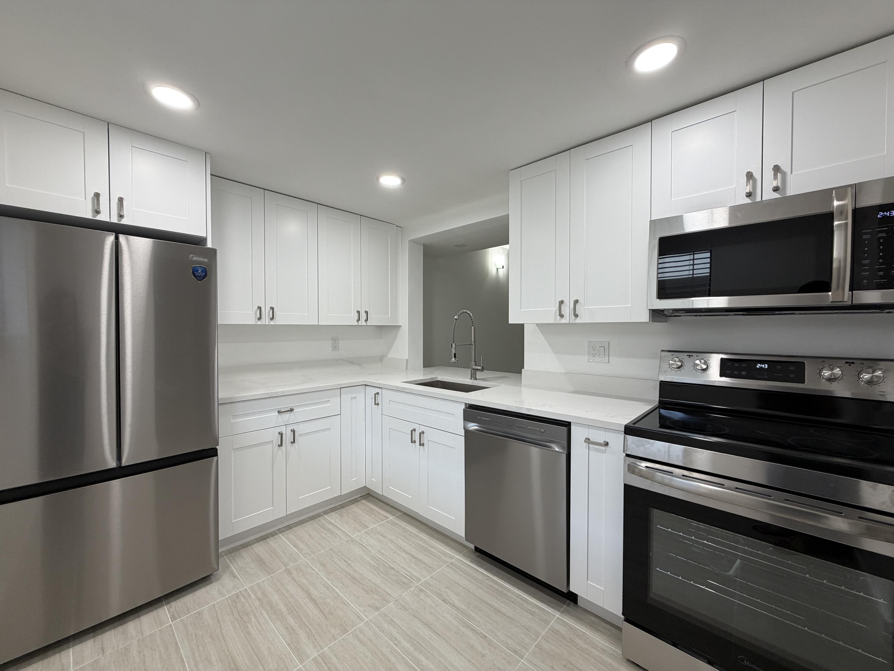 5220 Las Verdes Circle # 317, Delray Beach FL 33484