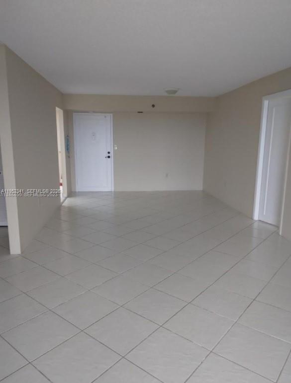 1300 Saint Charles Pl — Photo 2