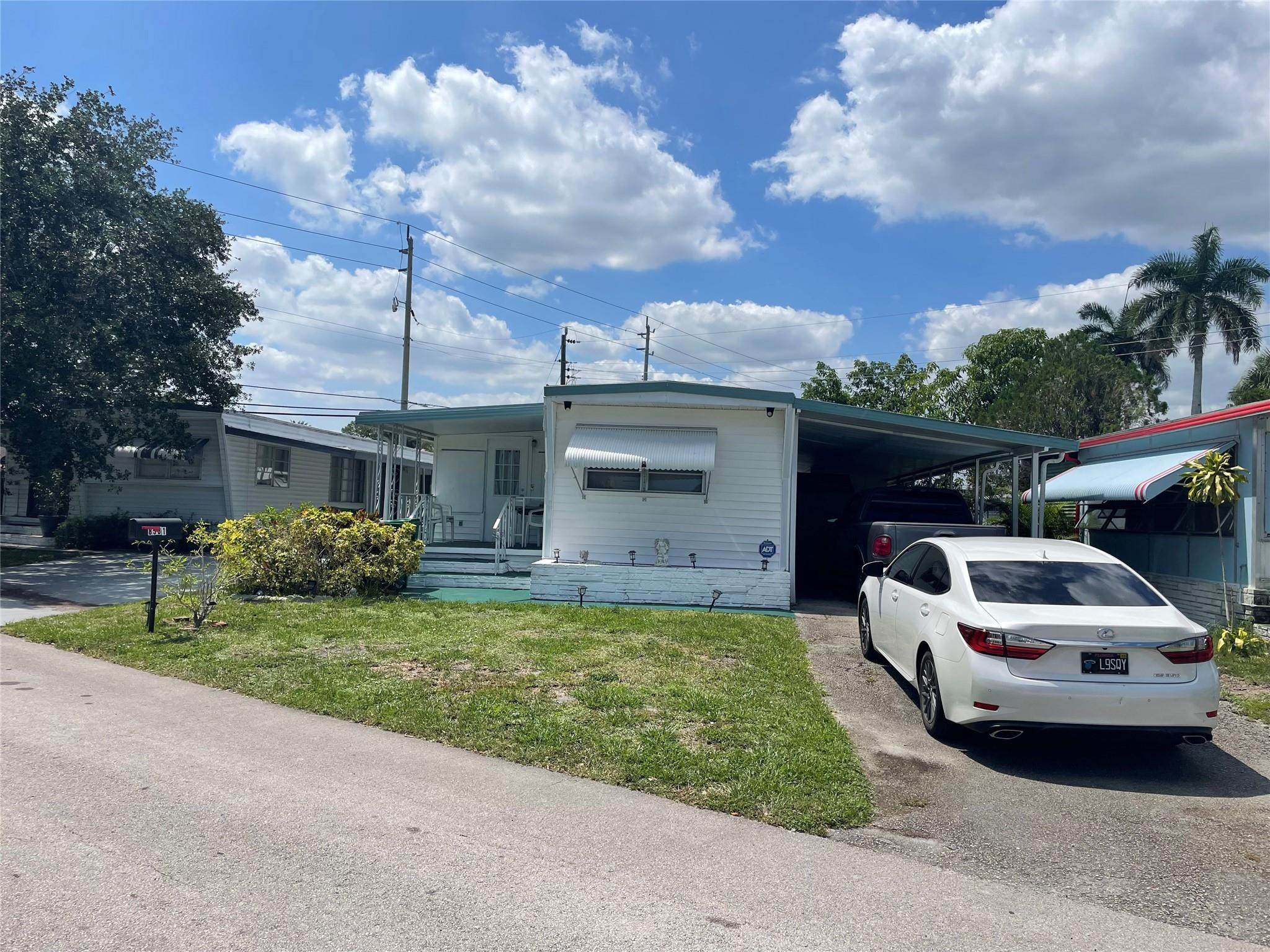 8581 SW 20th Place, Davie FL 33324