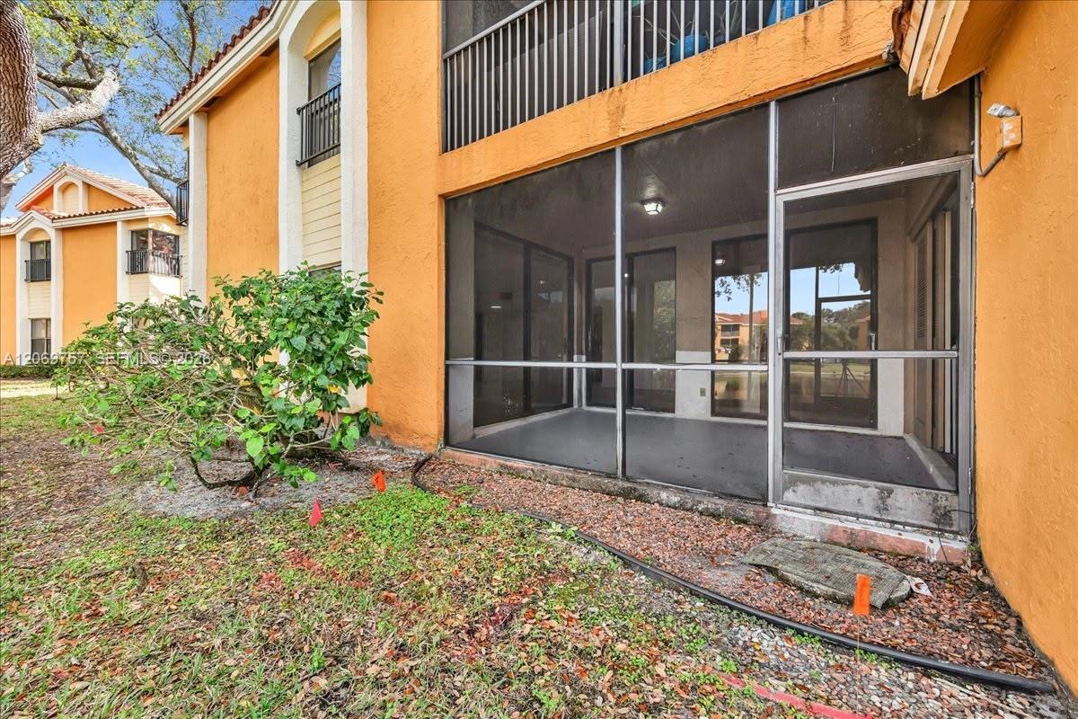 3814 Coral Tree Cir # 3814 — Photo 2