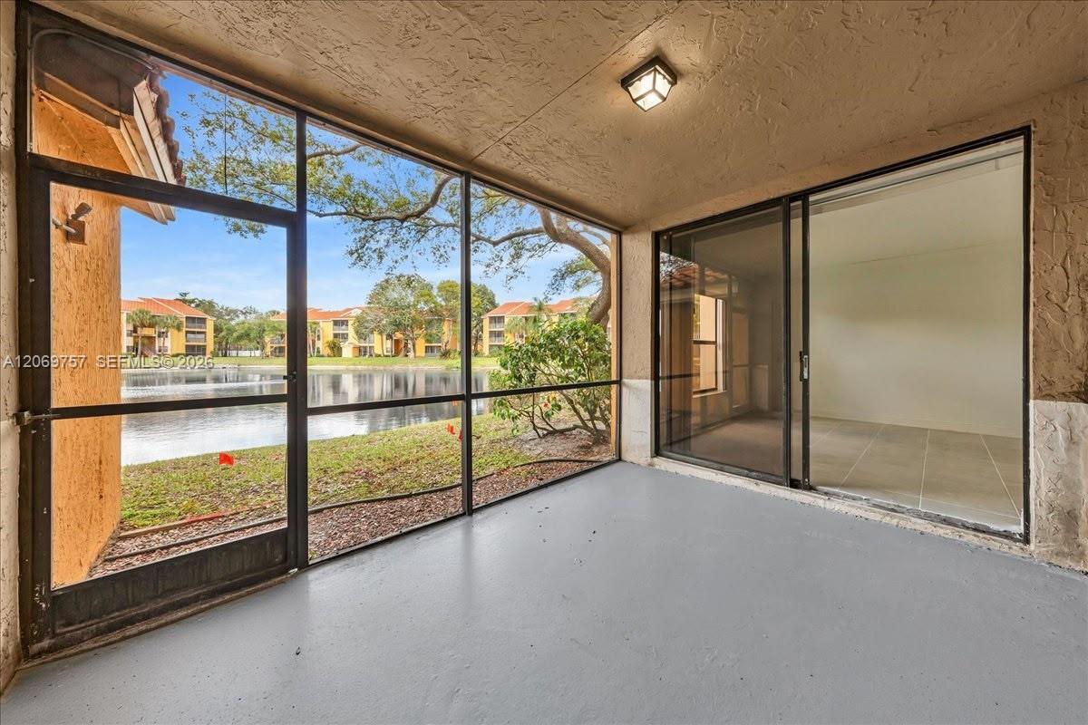 3814 Coral Tree Cir # 3814 — Photo 3