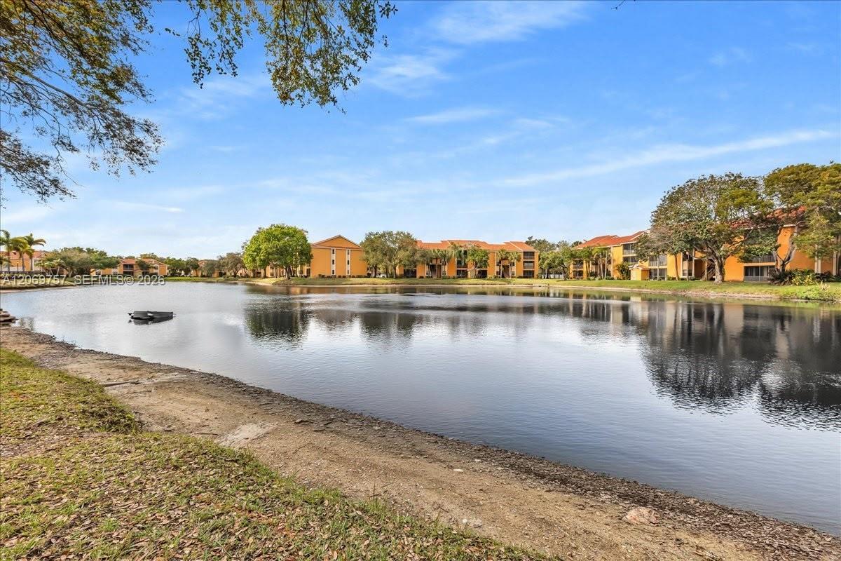 3814 Coral Tree Cir # 3814 — Photo 4