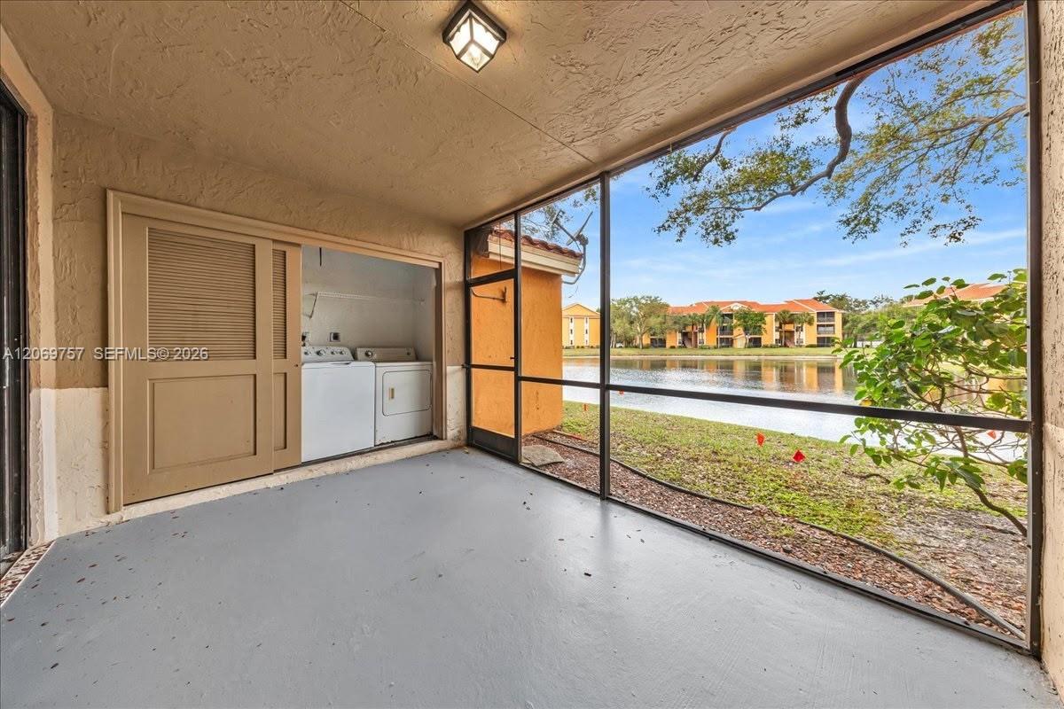 3814 Coral Tree Cir # 3814 — Photo 5