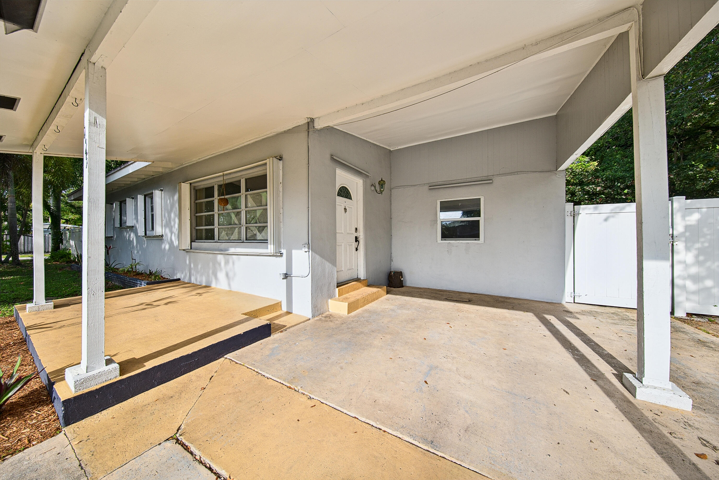 1425 SW 19th Avenue — Photo 2