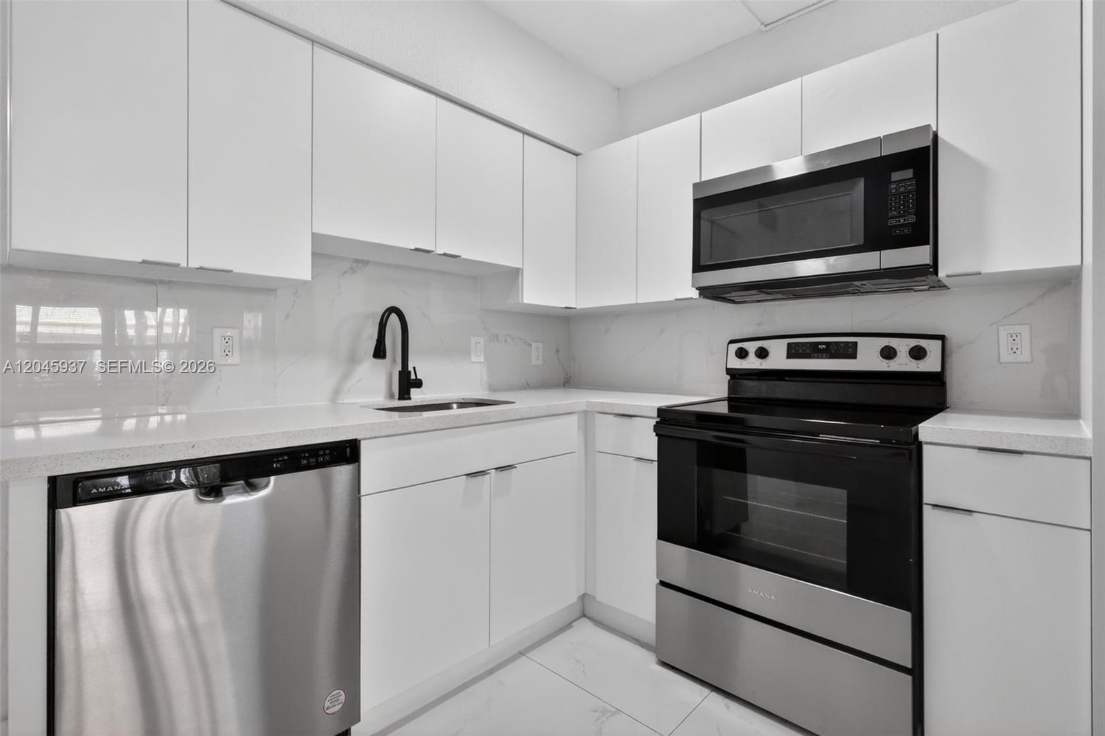 1740 Funston ST # 6 — Photo 3