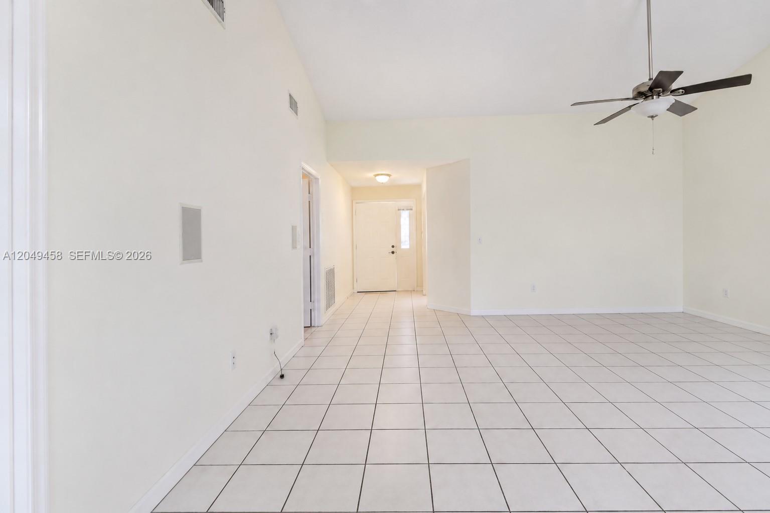 687 SE 22nd Dr — Photo 3