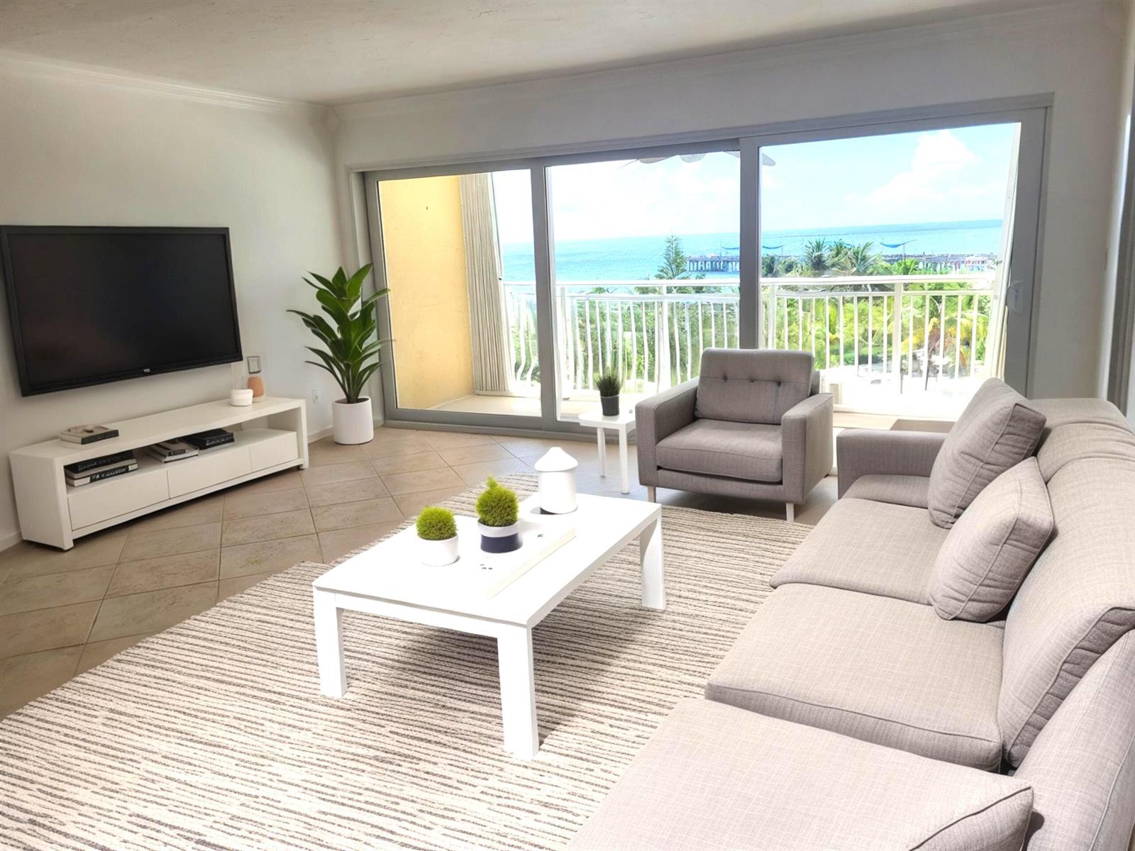 328 N OCEAN Boulevard # 607, Pompano Beach FL 33062