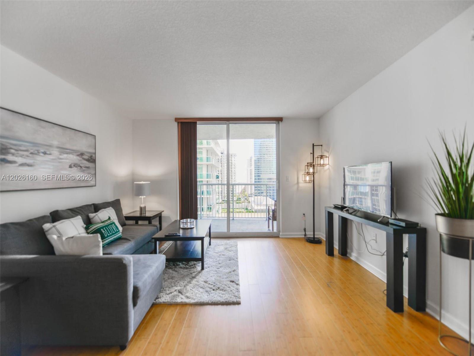 1200 Brickell Bay Dr # 2119, Miami FL 33131