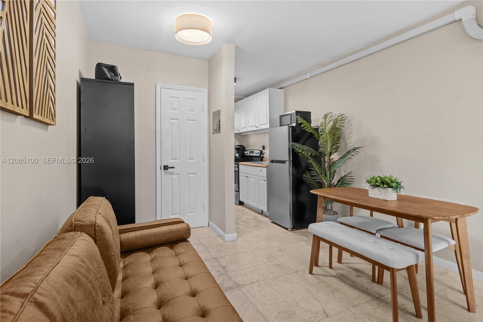 1685 Jefferson Ave # 6 — Photo 2