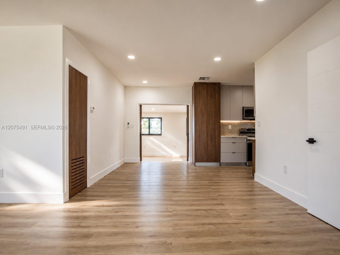 4212 SW 98th Ave — Photo 3