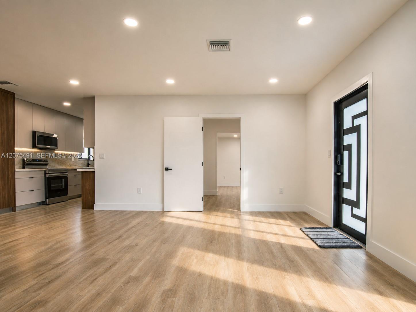 4212 SW 98th Ave — Photo 4