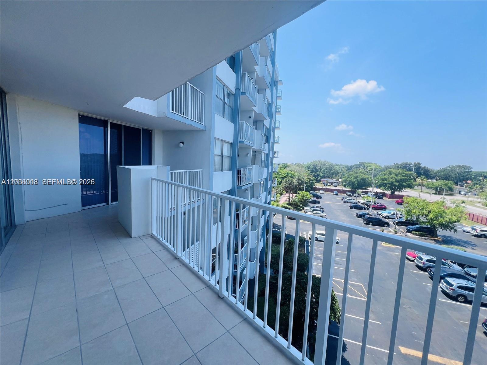 1200 NE Miami Gardens Dr # 501W — Photo 2
