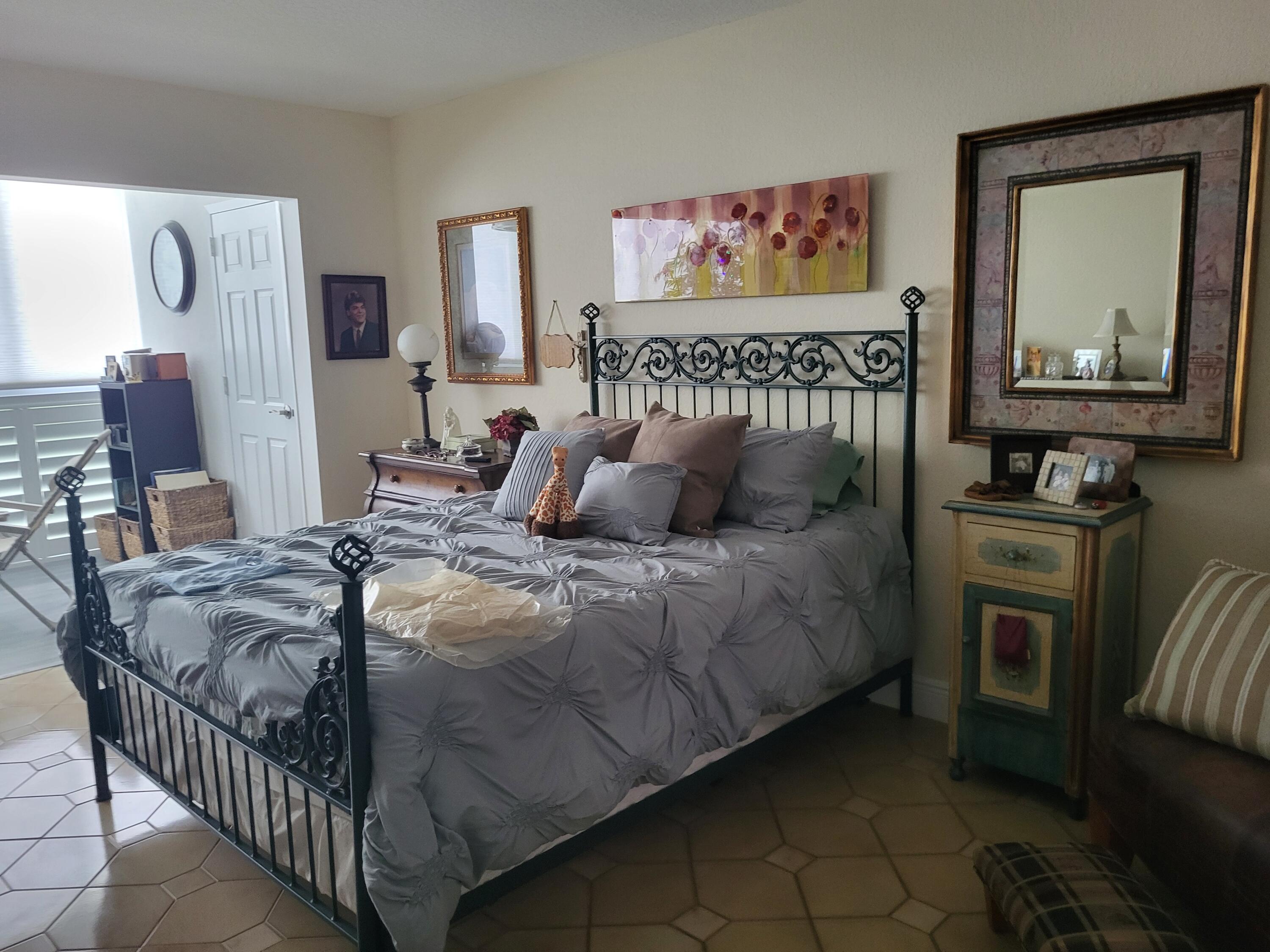 3590 Via Poinciana # 311, Lake Worth FL 33467