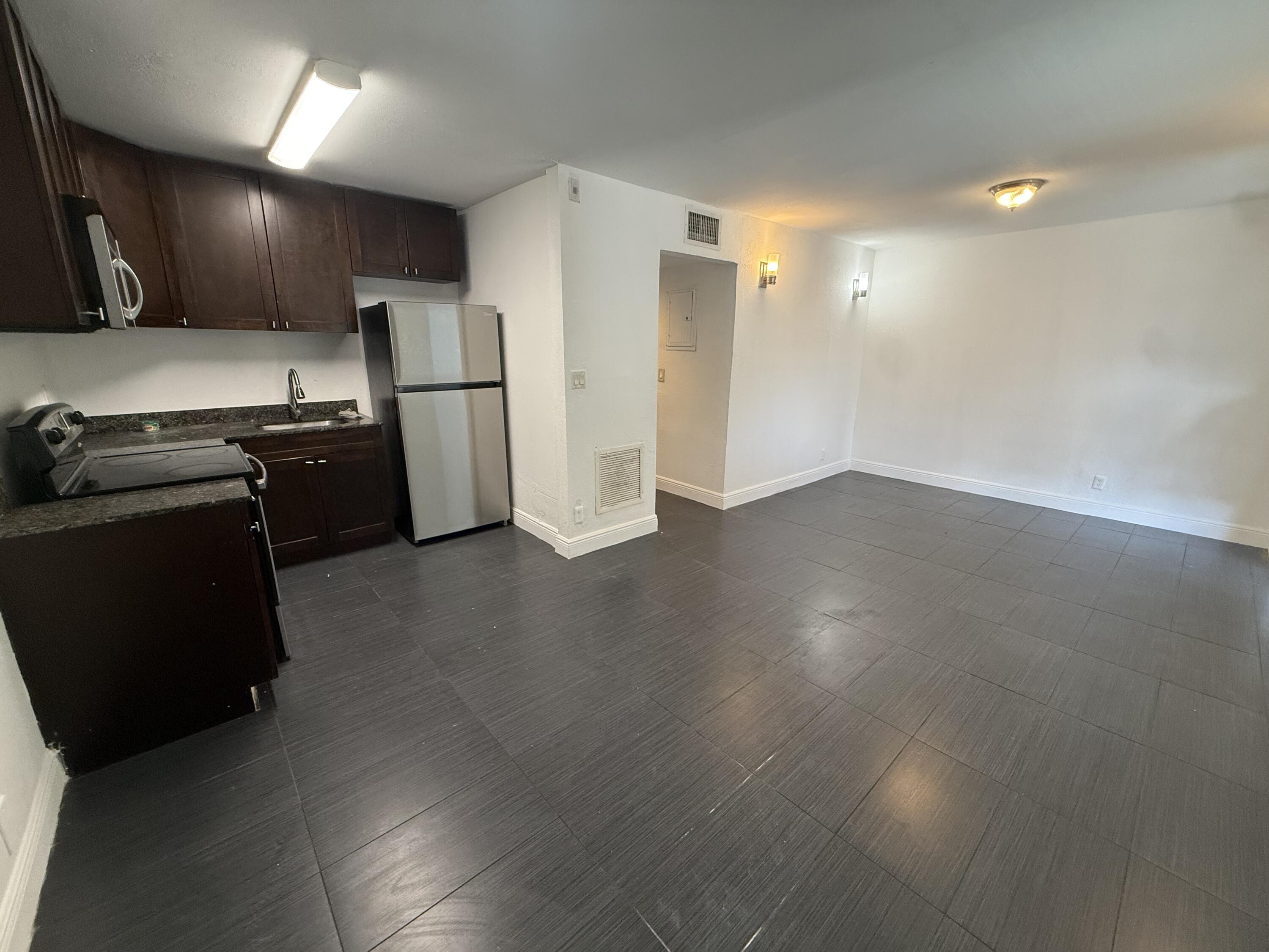 37 SW 14TH Street # 17, Dania Beach FL 33004