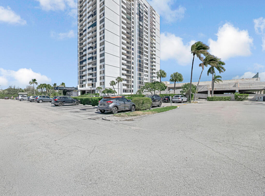 5600 N Flagler Drive # 203 — Photo 2
