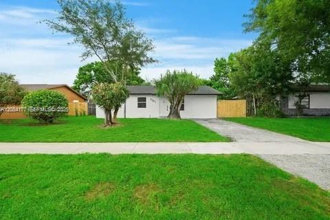 8201 SW 7th Ct — Photo 2