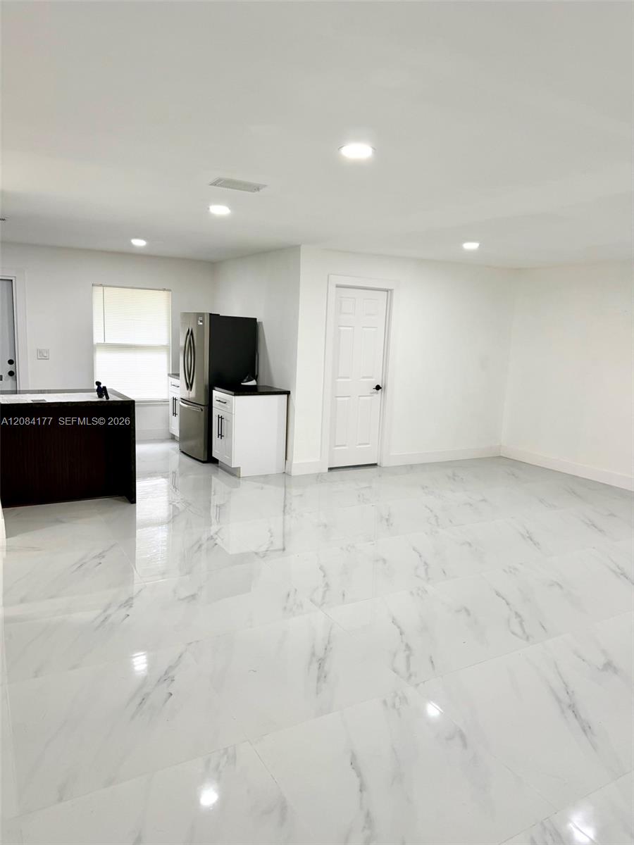 8201 SW 7th Ct — Photo 5