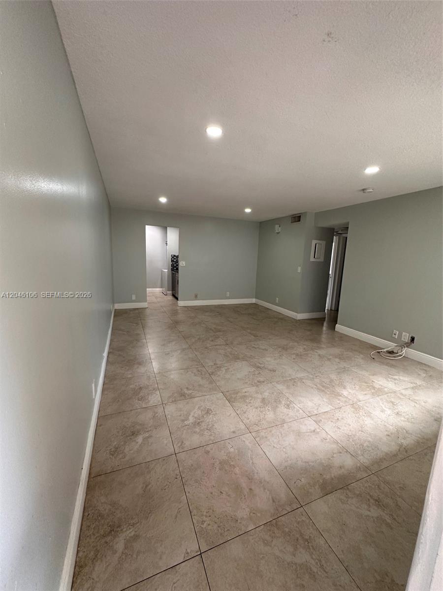 9976 Twin Lakes Dr — Photo 5