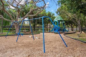 112 Lancaster Way — Photo 5