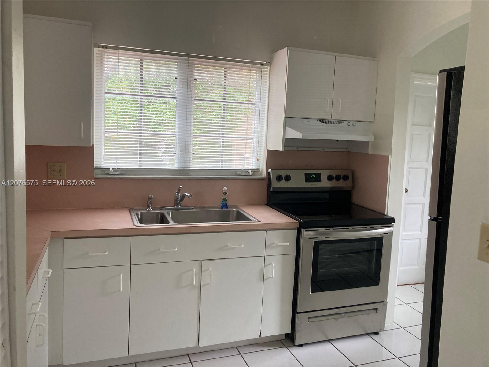 334 Alesio Ave — Photo 5