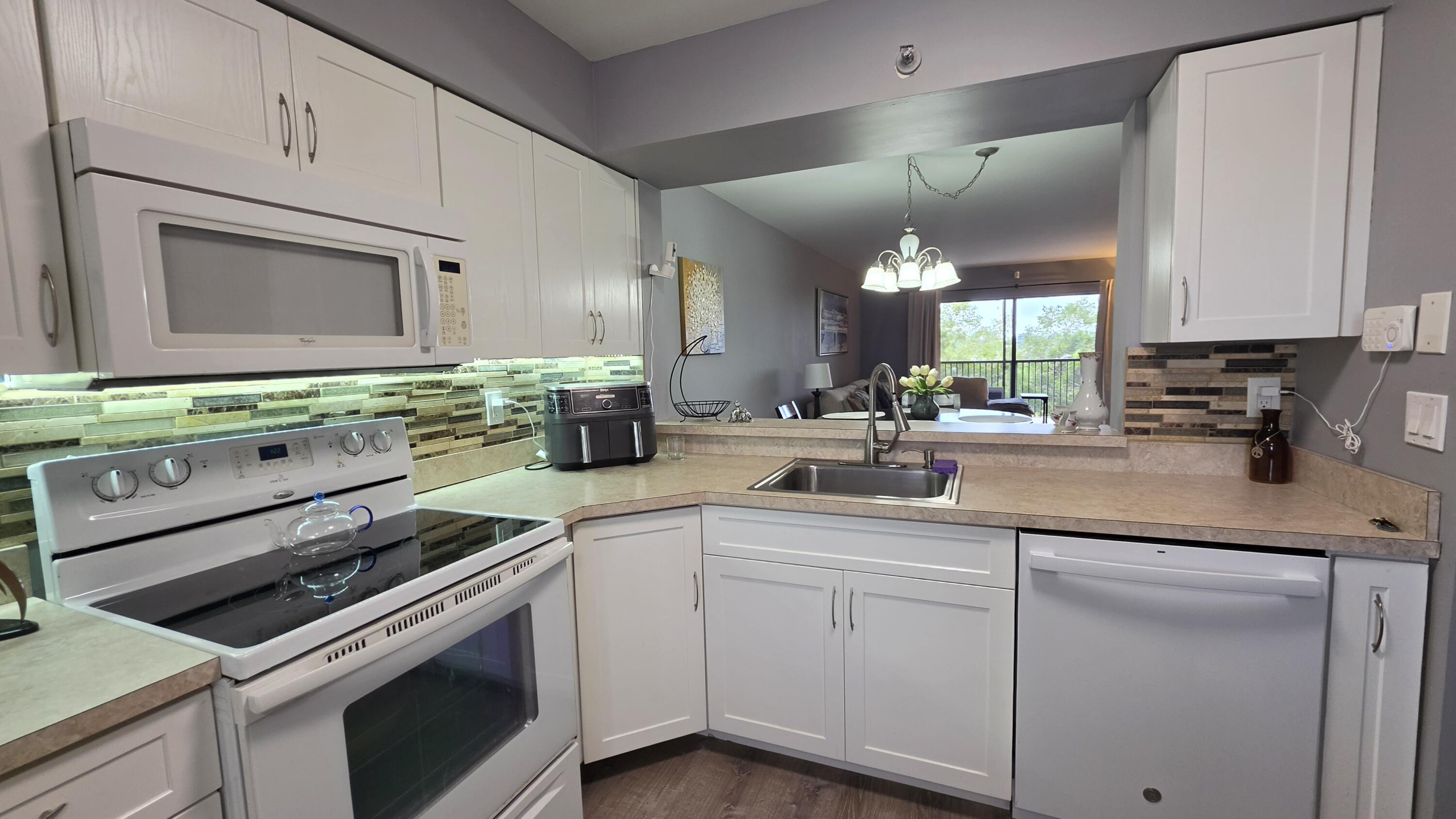 2206 S CYPRESS BEND Drive # 504 — Photo 4