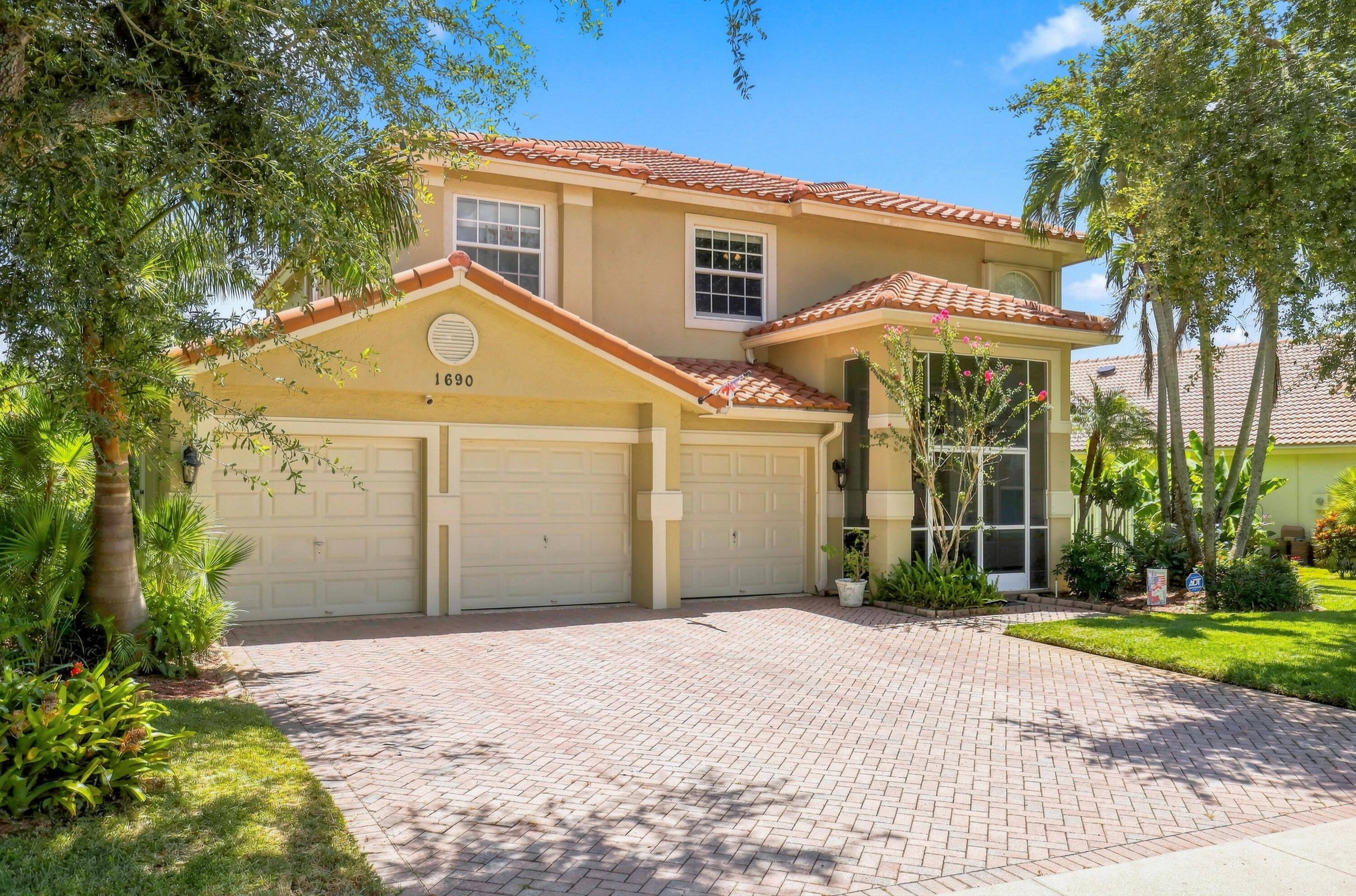 1690 Corsica Drive — Photo 3