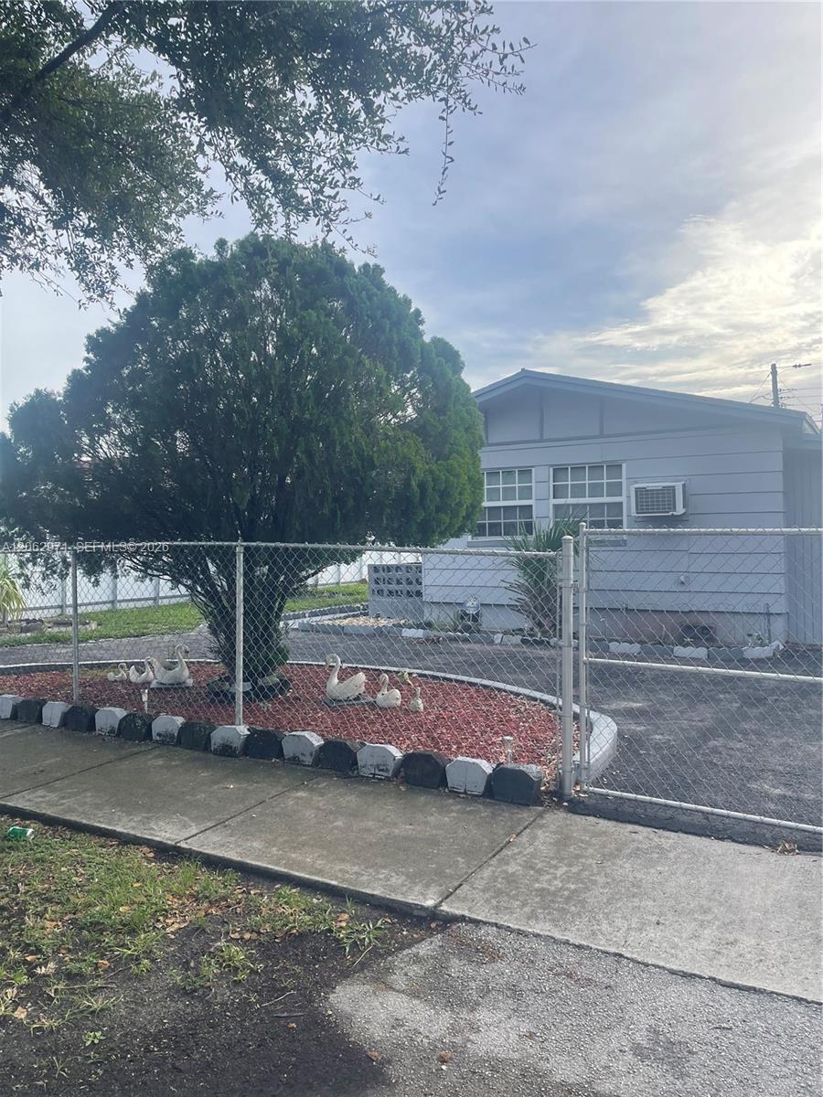 2311 NW 27th Ter, Fort Lauderdale FL 33311