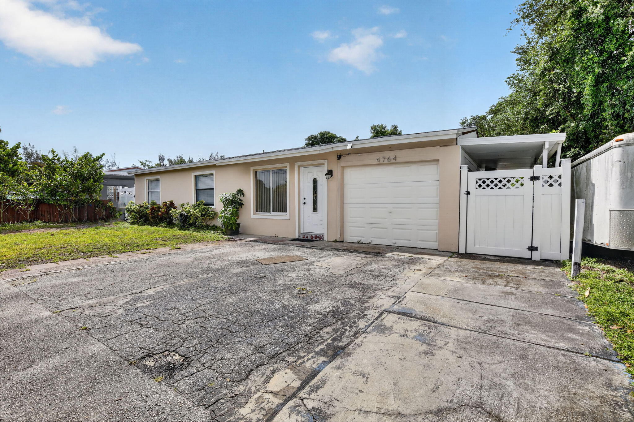 4764 SW 12th Street — Photo 4