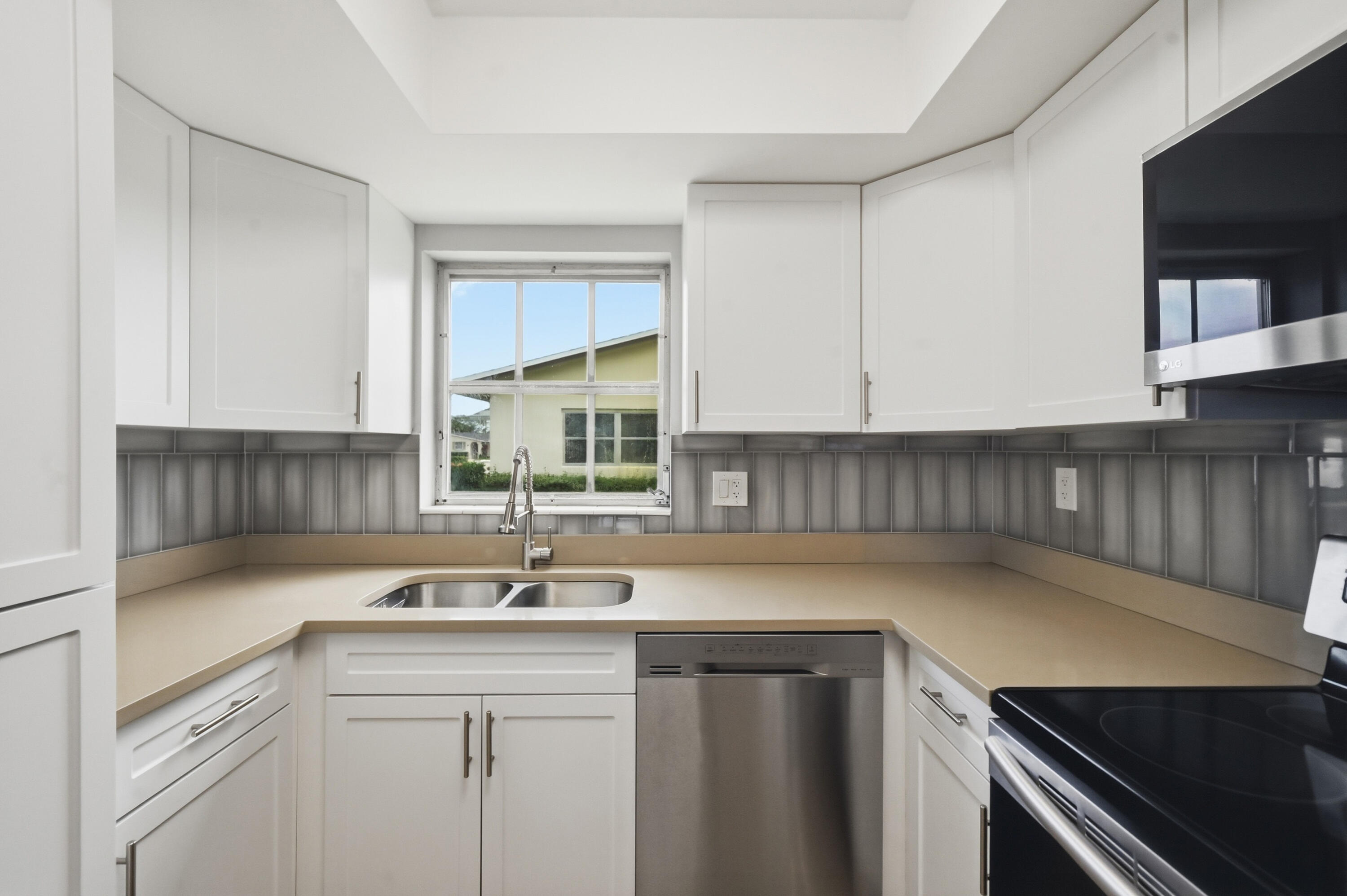 2680 Barkley Drive E # C — Photo 4