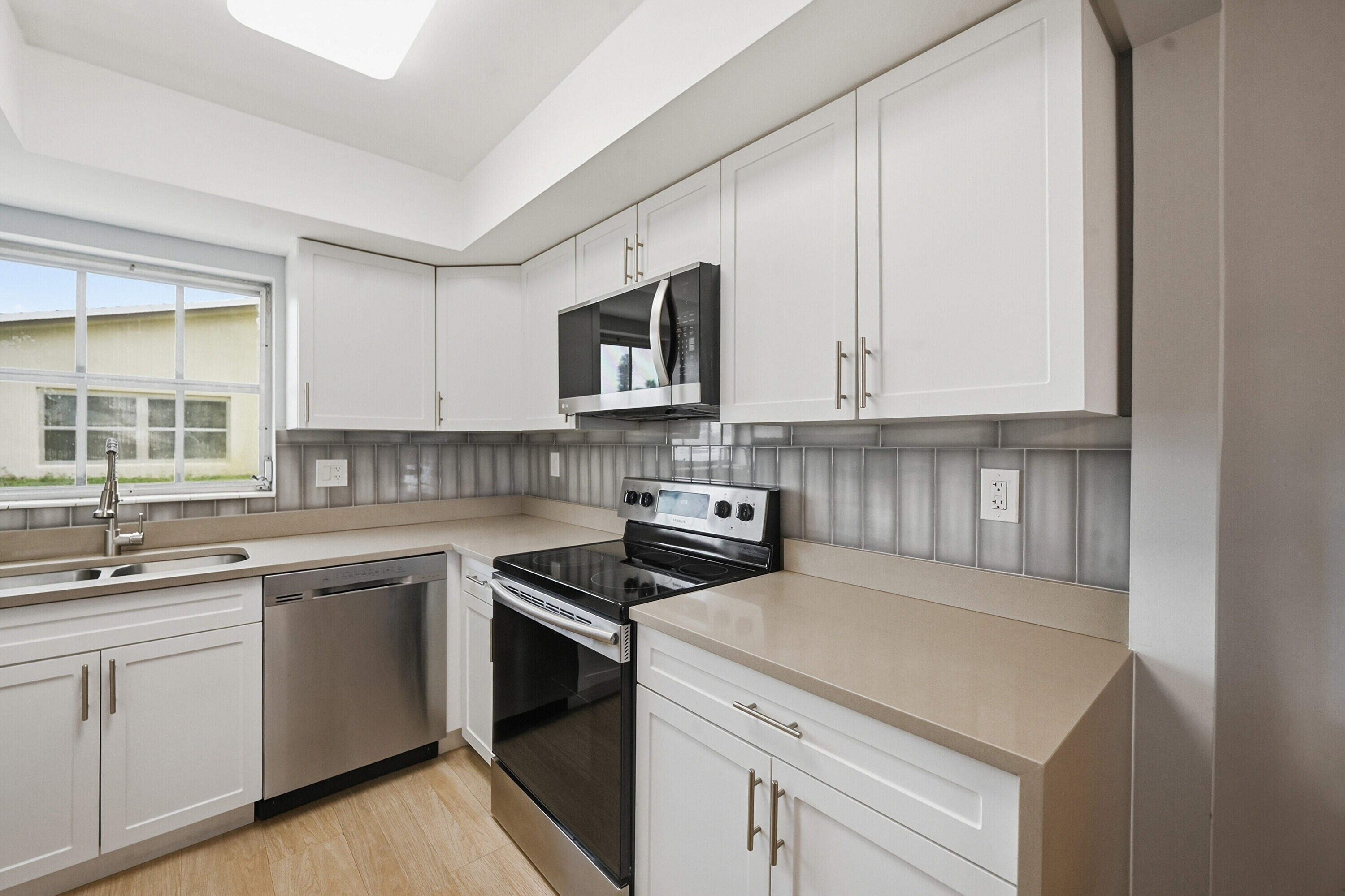 2680 Barkley Drive E # C — Photo 3