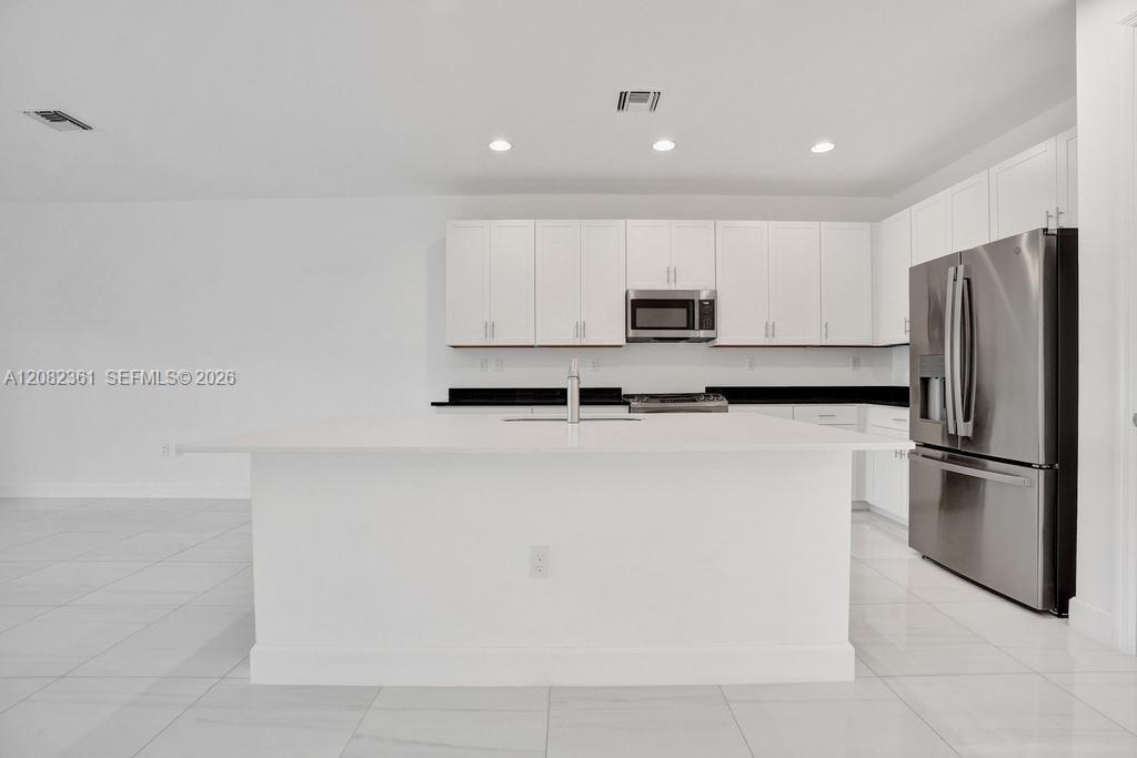 19594 Broad Shore Walk # 19594 — Photo 5