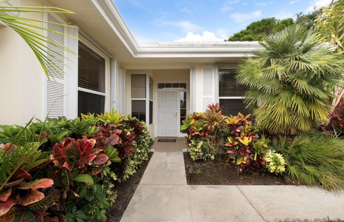 1092 Bedford Avenue, Palm Beach Gardens FL 33403