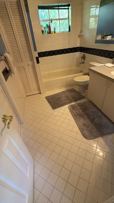 827 Squire Drive — Photo 2