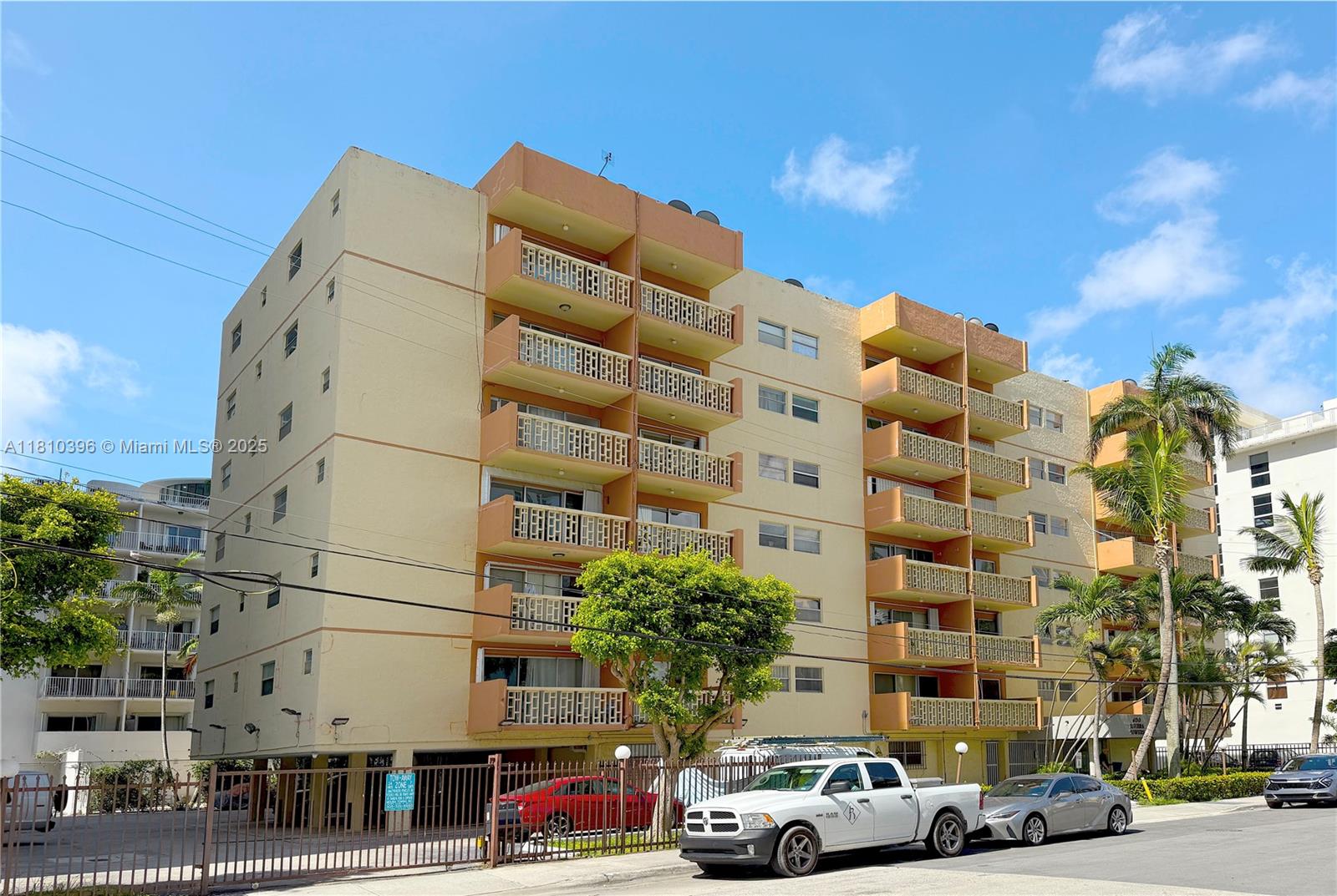 600 NE 25th St # PHD, Miami FL 33137