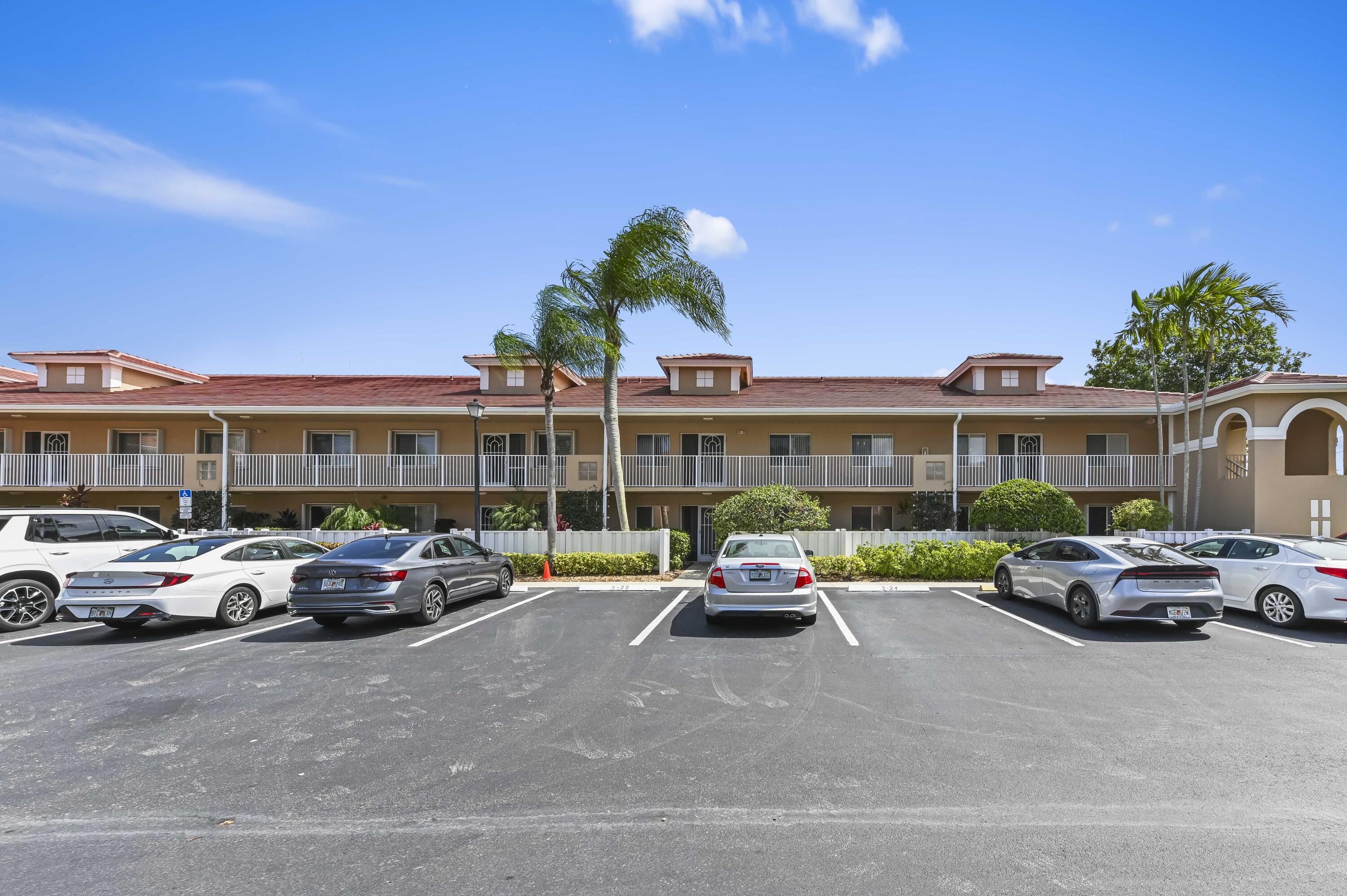 5952 Regal Glen Drive # 207, Boynton Beach FL 33437