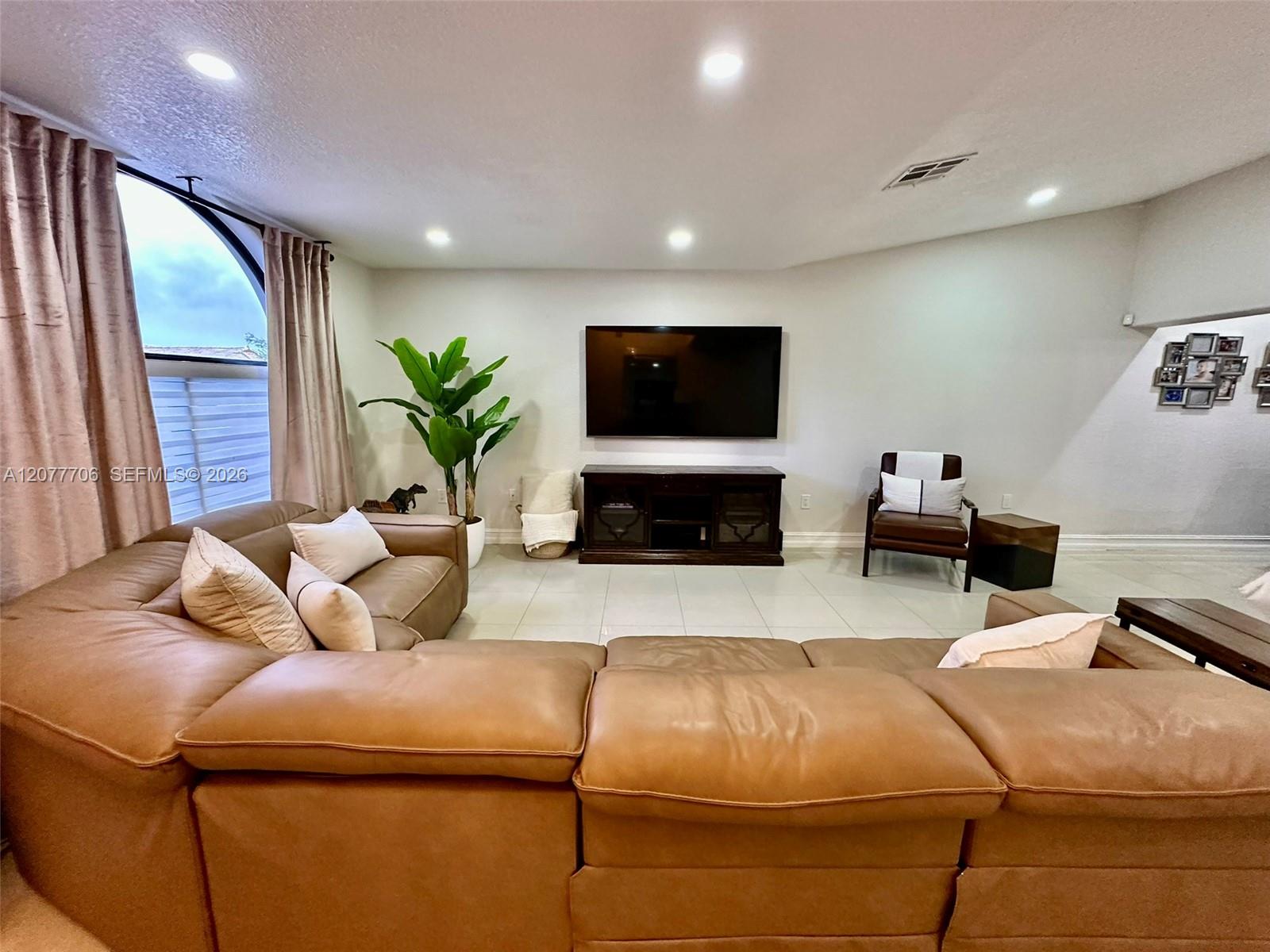 9021 NW 150th Ter — Photo 4