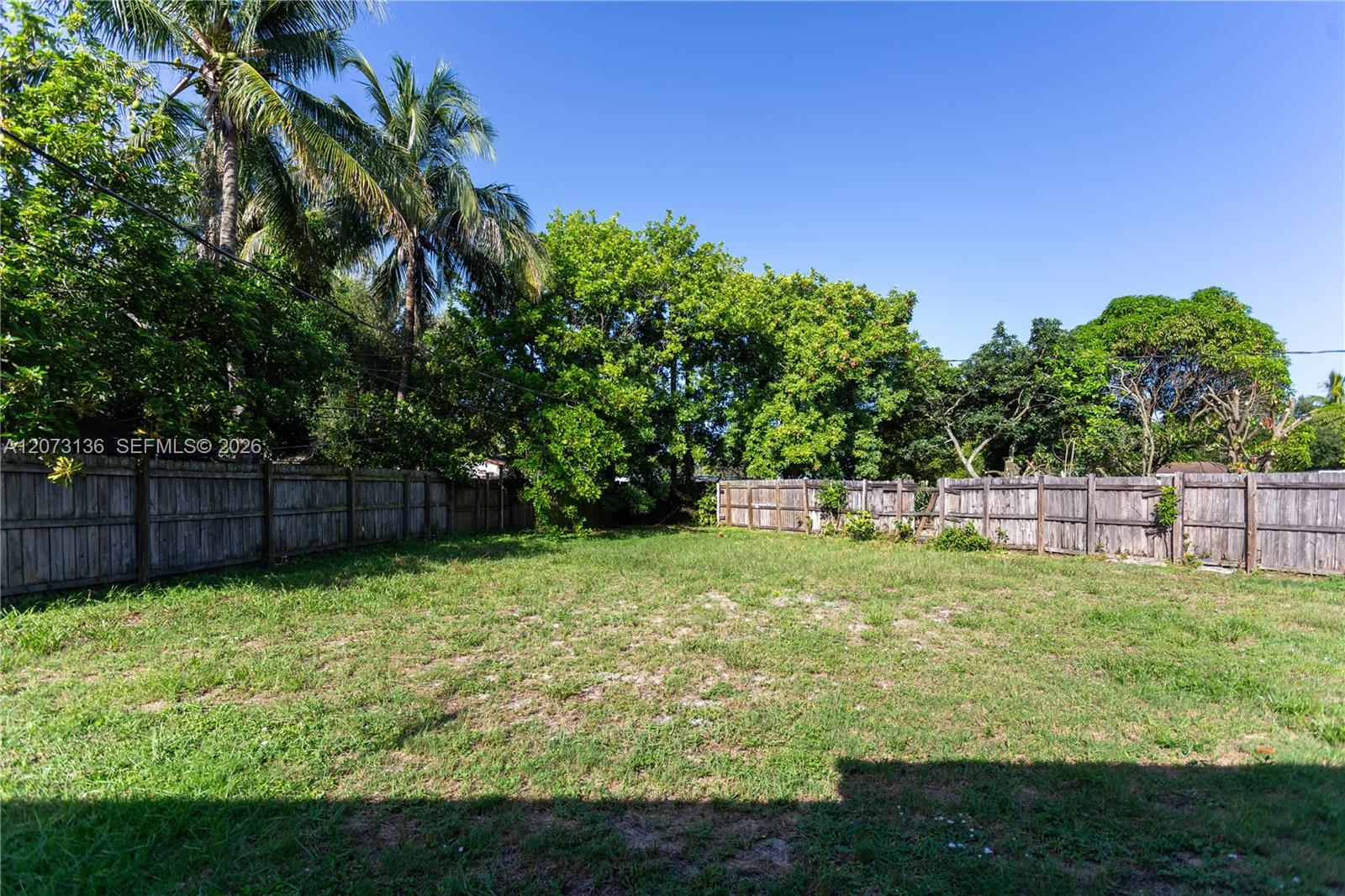 1725 NW 10th Ave — Photo 2