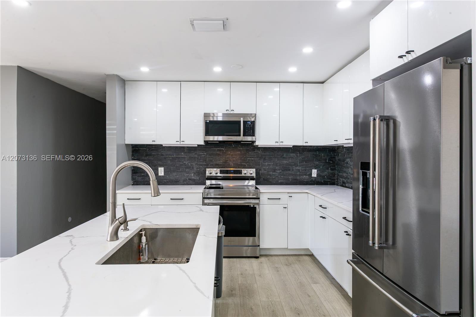 1725 NW 10th Ave — Photo 5