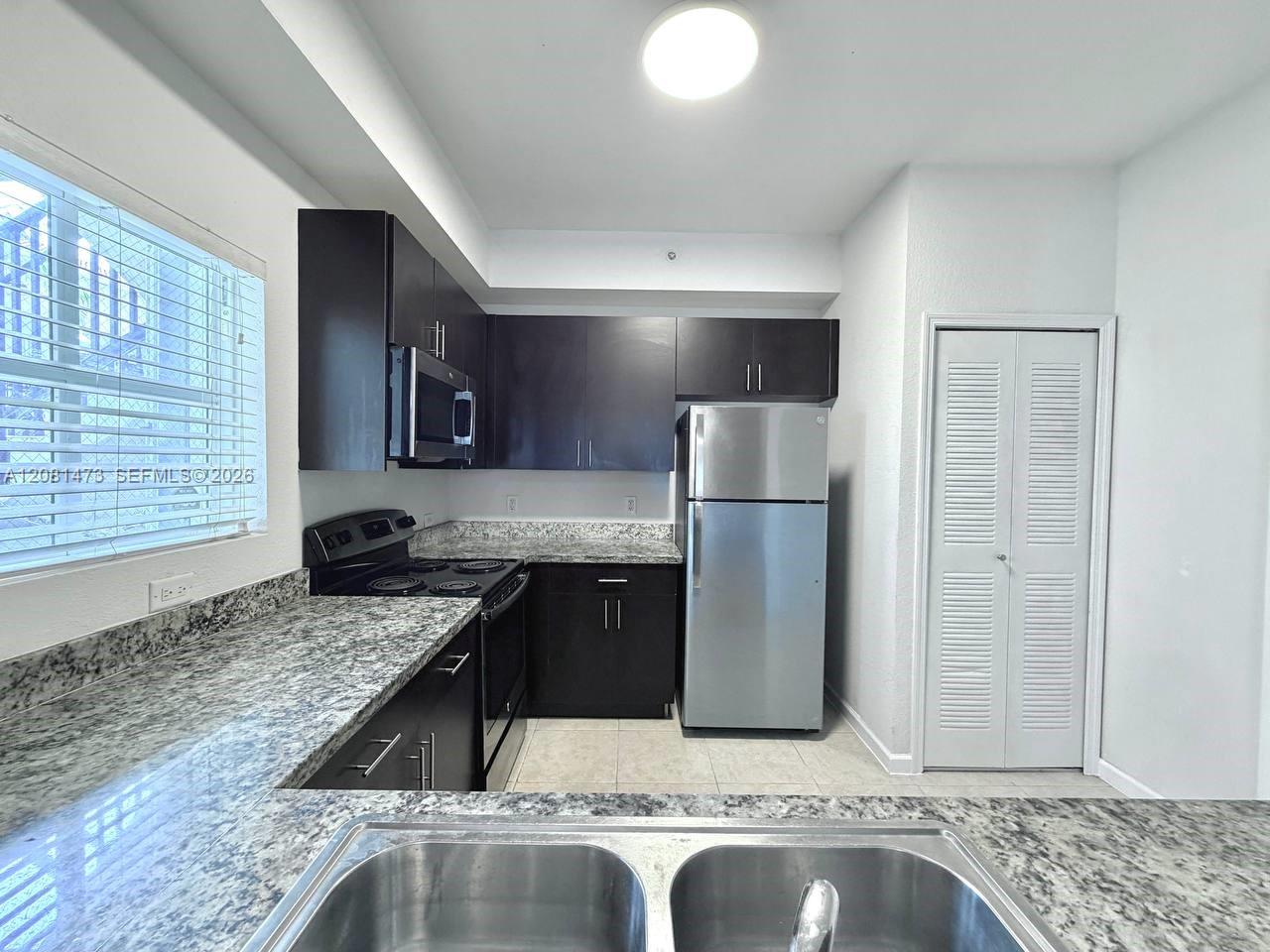 3429 W 80th St # 201 — Photo 4