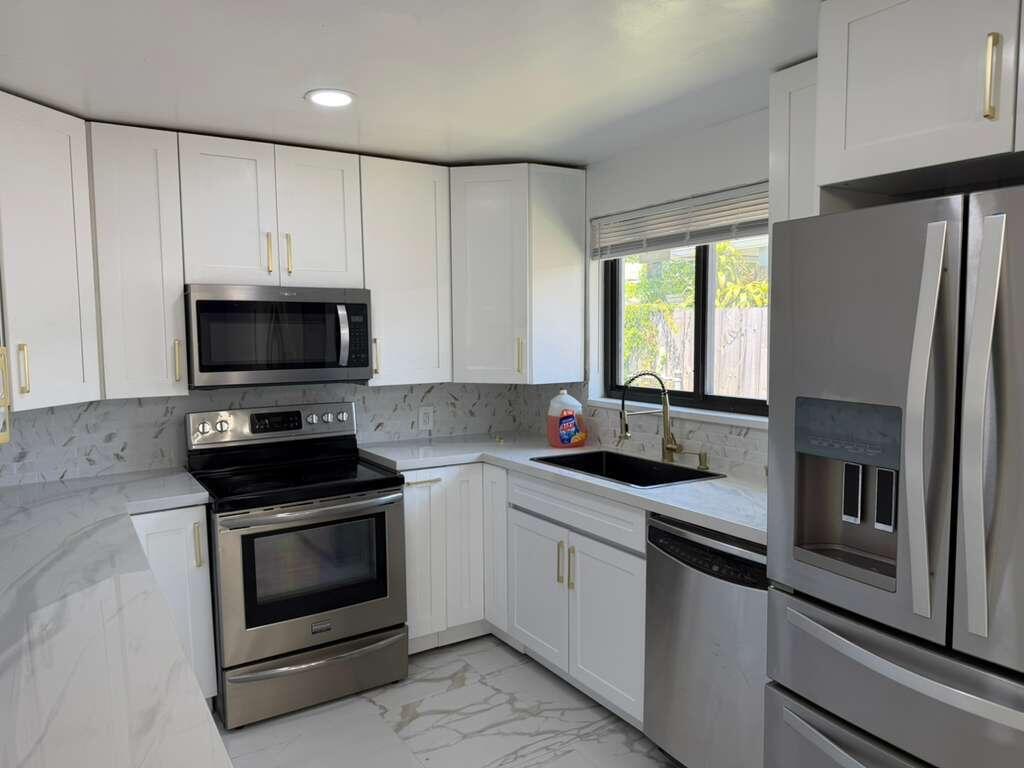 160 SE 15th Avenue Unit A — Photo 2