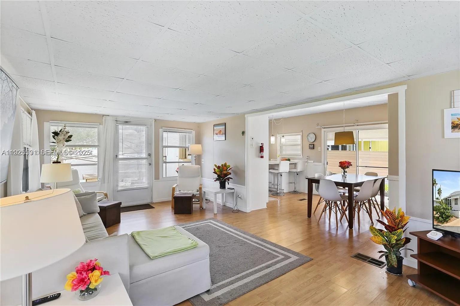 8616 SW 16th Pl — Photo 3