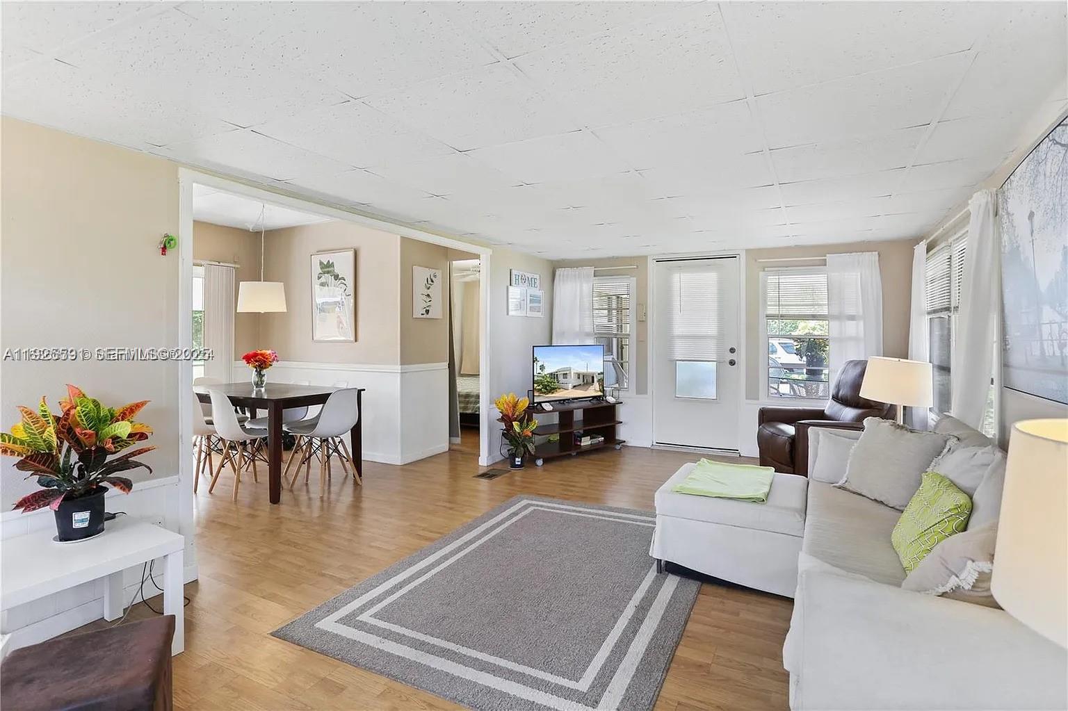 8616 SW 16th Pl — Photo 4