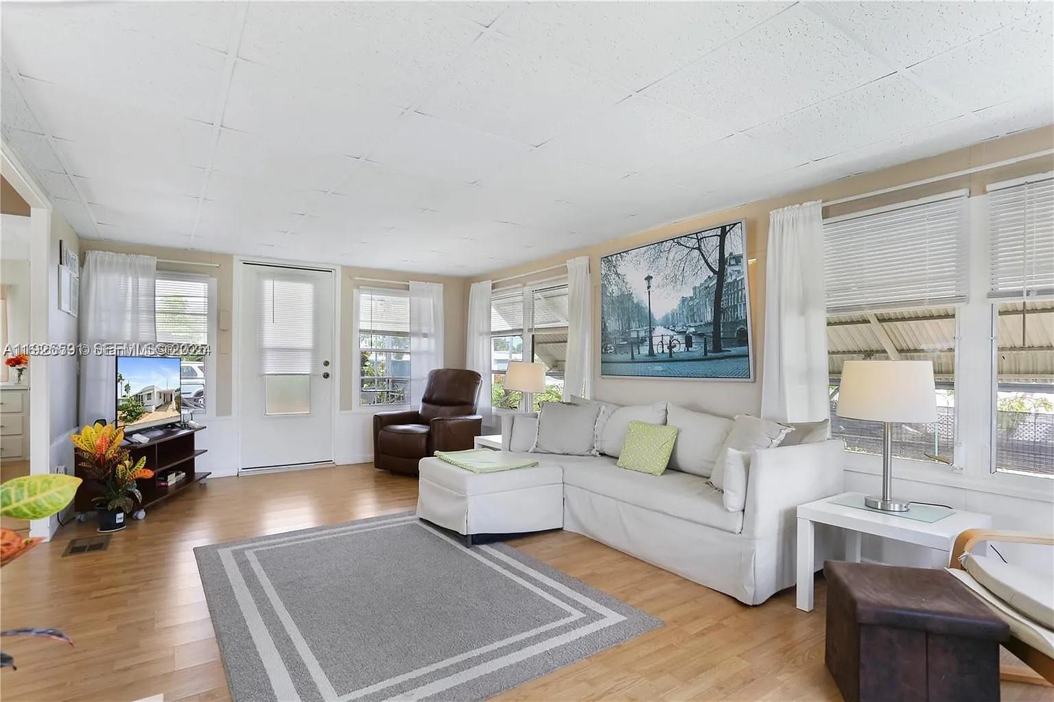8616 SW 16th Pl — Photo 5