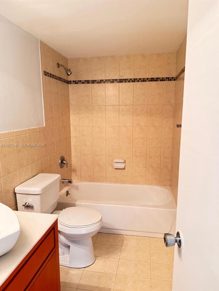 6960 Miami Gardens Dr # 225 — Photo 2