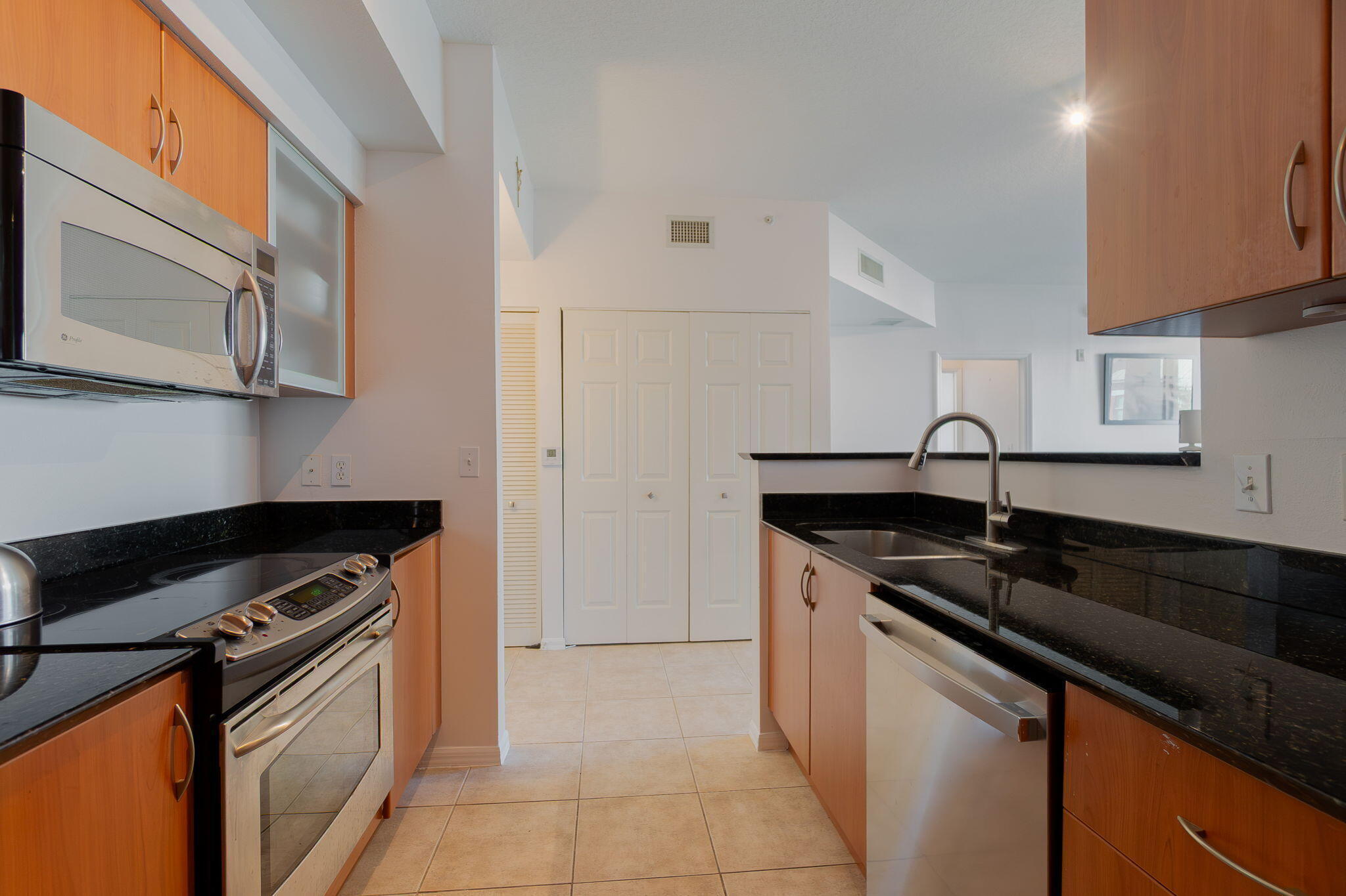 804 E WINDWARD Way # 621 — Photo 2