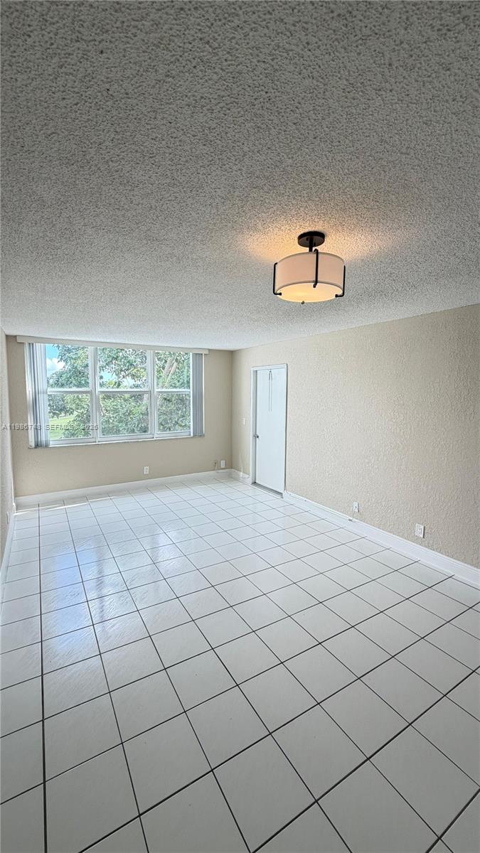 9461 Evergreen Pl # 305 — Photo 4