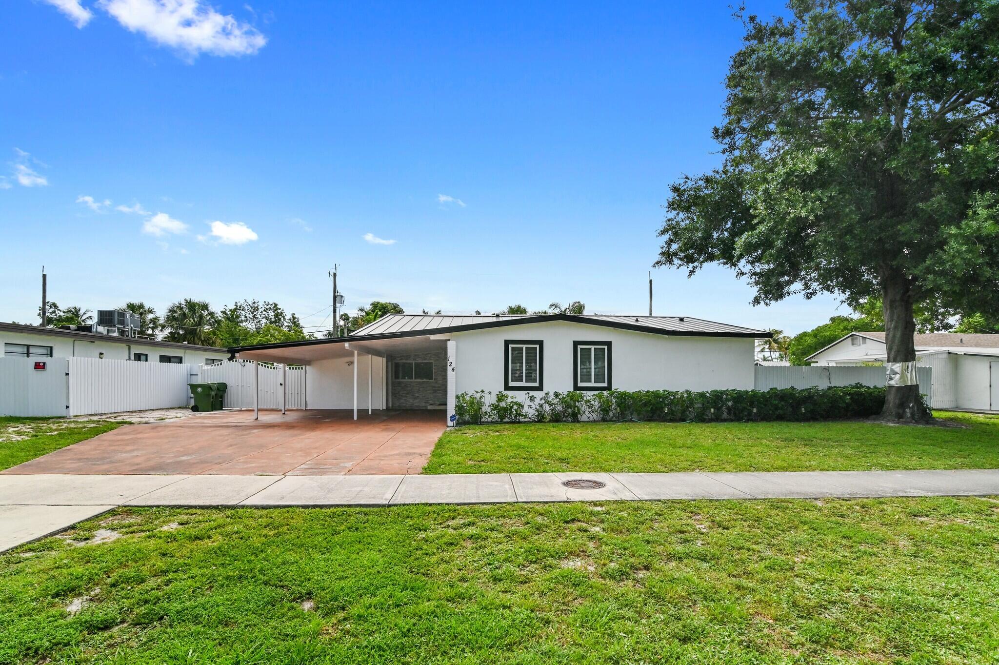 124 Davis Road, Palm Springs FL 33461