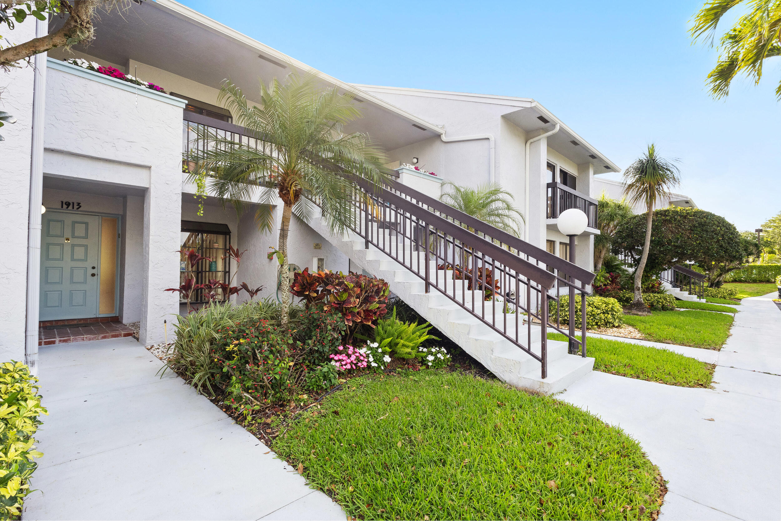 5186 GOLFVIEW Court # 1913 — Photo 4
