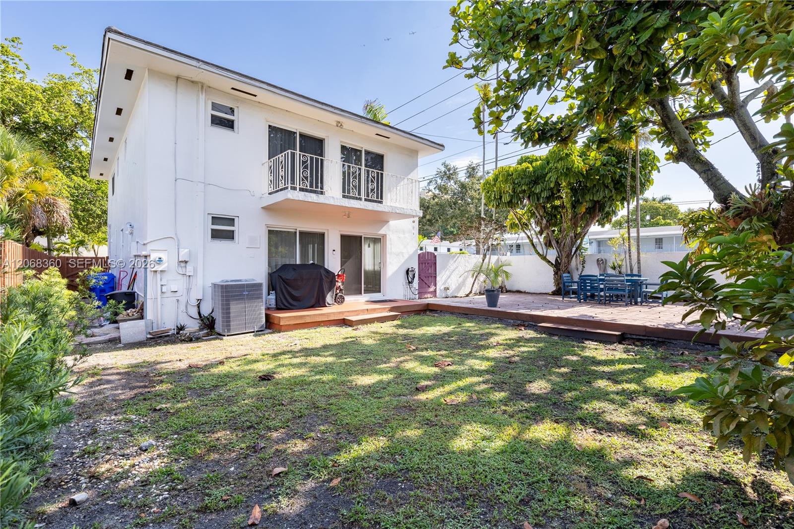 2250 SW 17th Ave — Photo 3