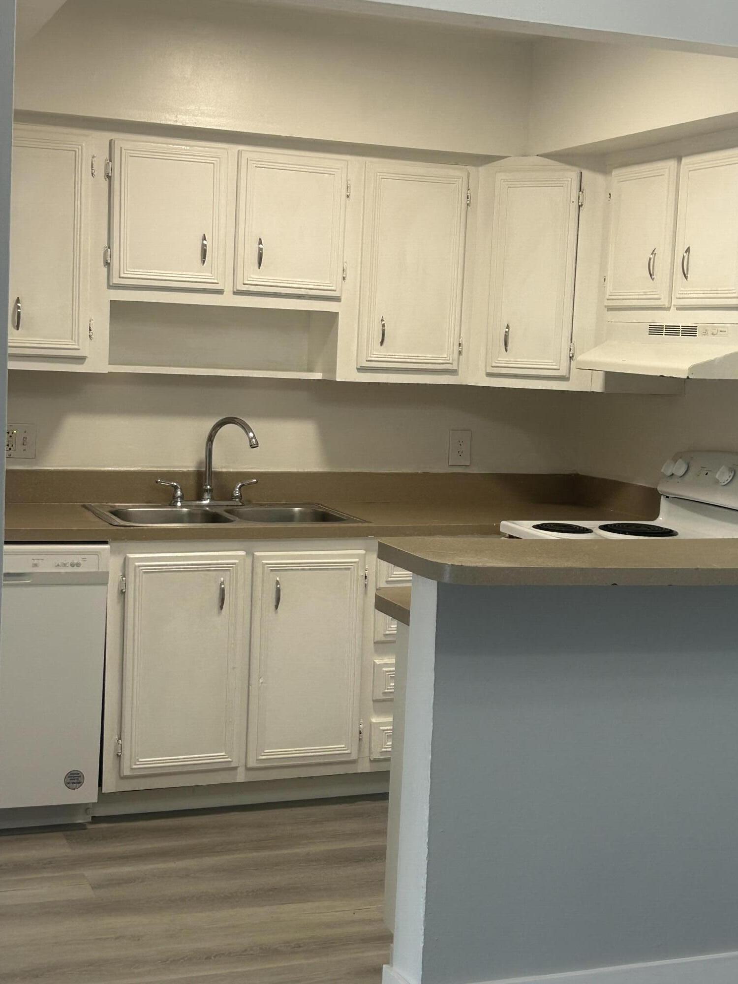 3220 NW 84TH Avenue # F635 — Photo 2